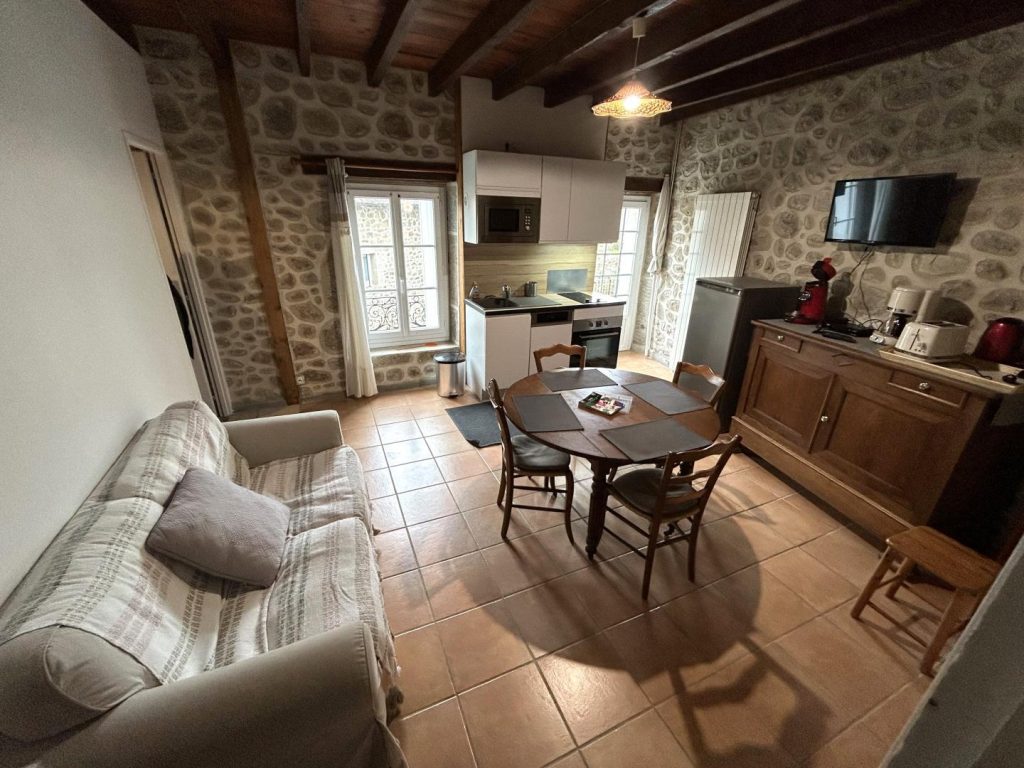 Les gîtes de la villa des Tilleuls dans le bourg de St-Frion